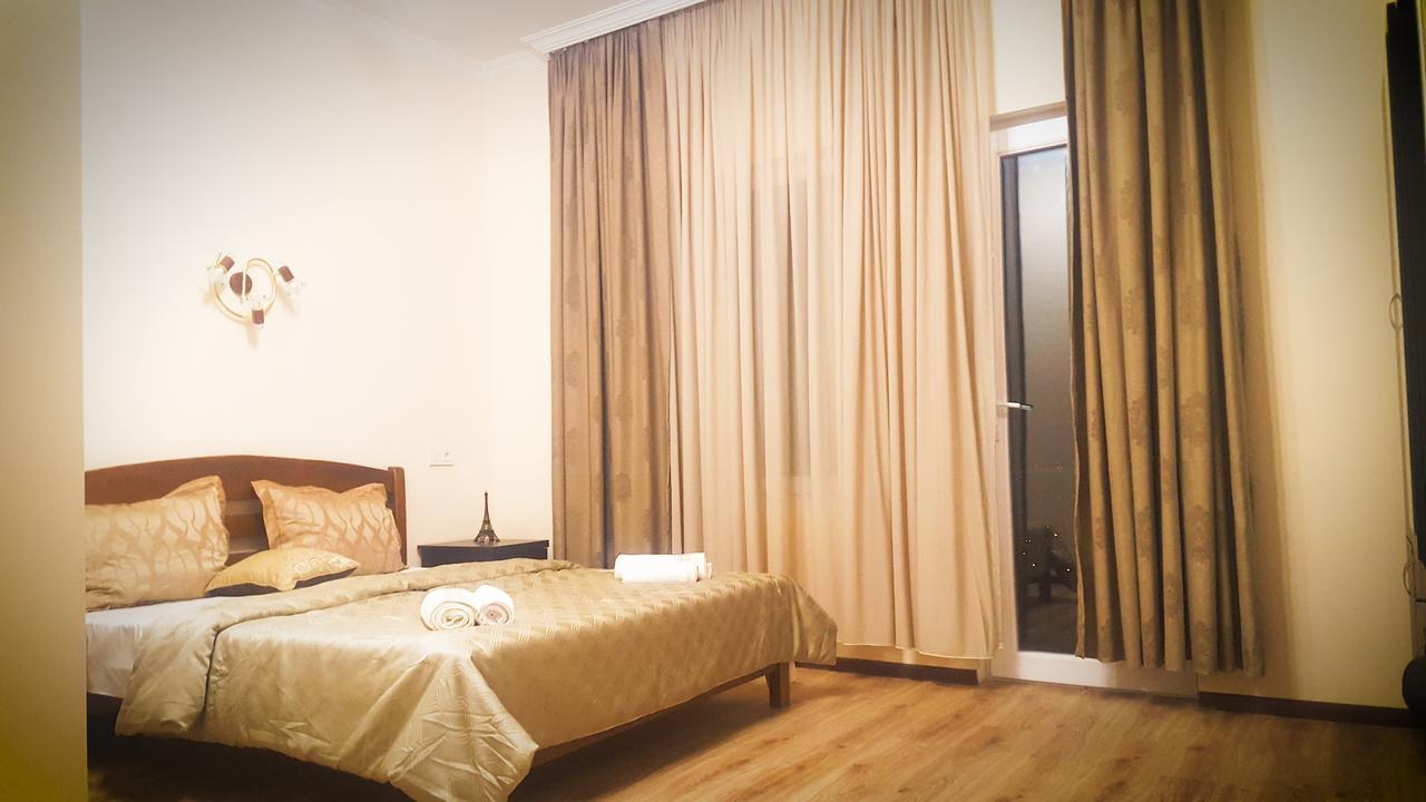 Upstairs Hotel Tbilisi ภายนอก รูปภาพ