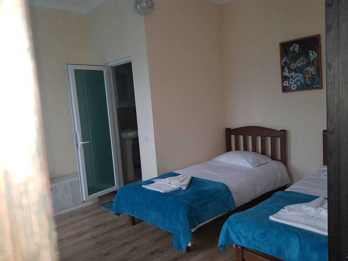 Upstairs Hotel Tbilisi ภายนอก รูปภาพ