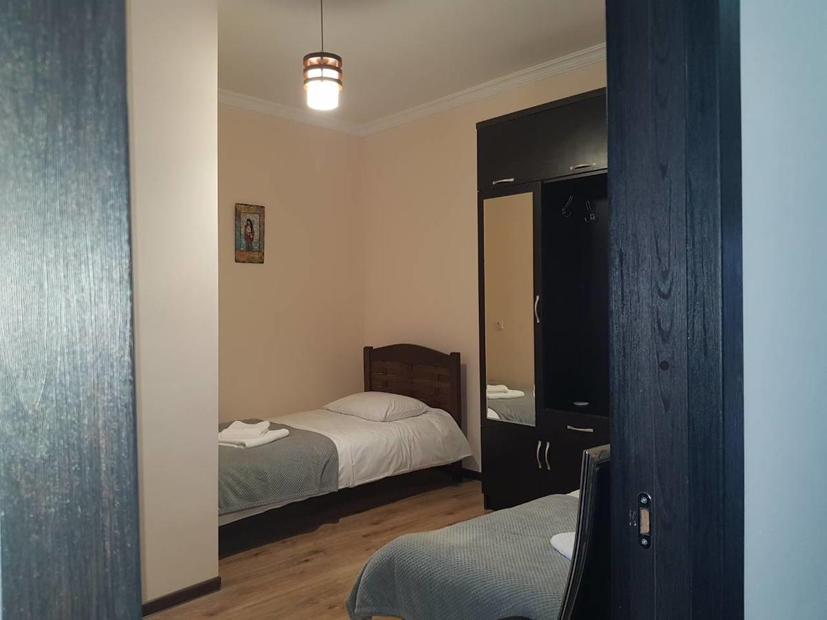 Upstairs Hotel Tbilisi ภายนอก รูปภาพ