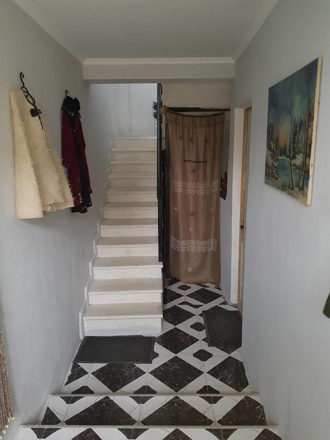 Upstairs Hotel Tbilisi ภายนอก รูปภาพ