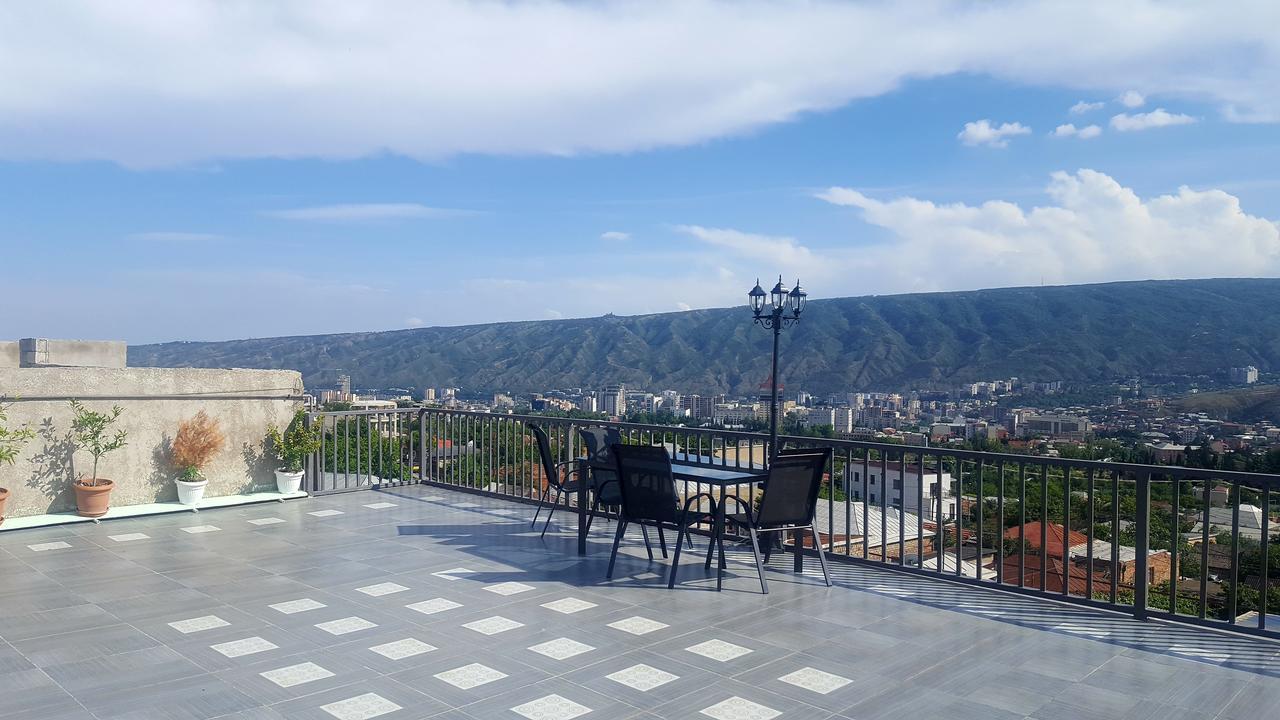 Upstairs Hotel Tbilisi ภายนอก รูปภาพ