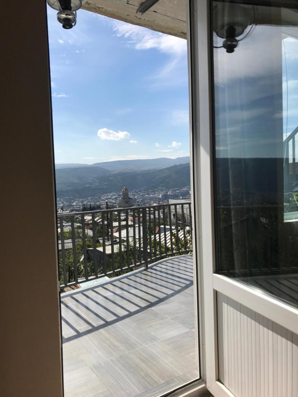 Upstairs Hotel Tbilisi ภายนอก รูปภาพ
