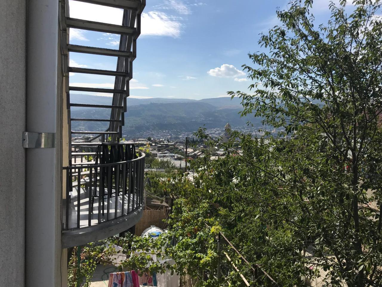 Upstairs Hotel Tbilisi ภายนอก รูปภาพ