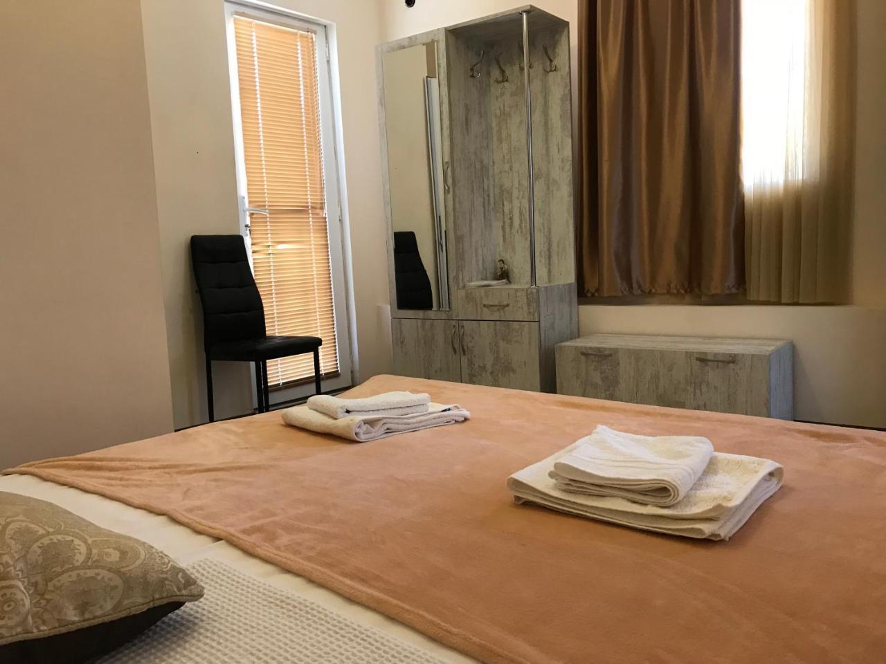 Upstairs Hotel Tbilisi ภายนอก รูปภาพ