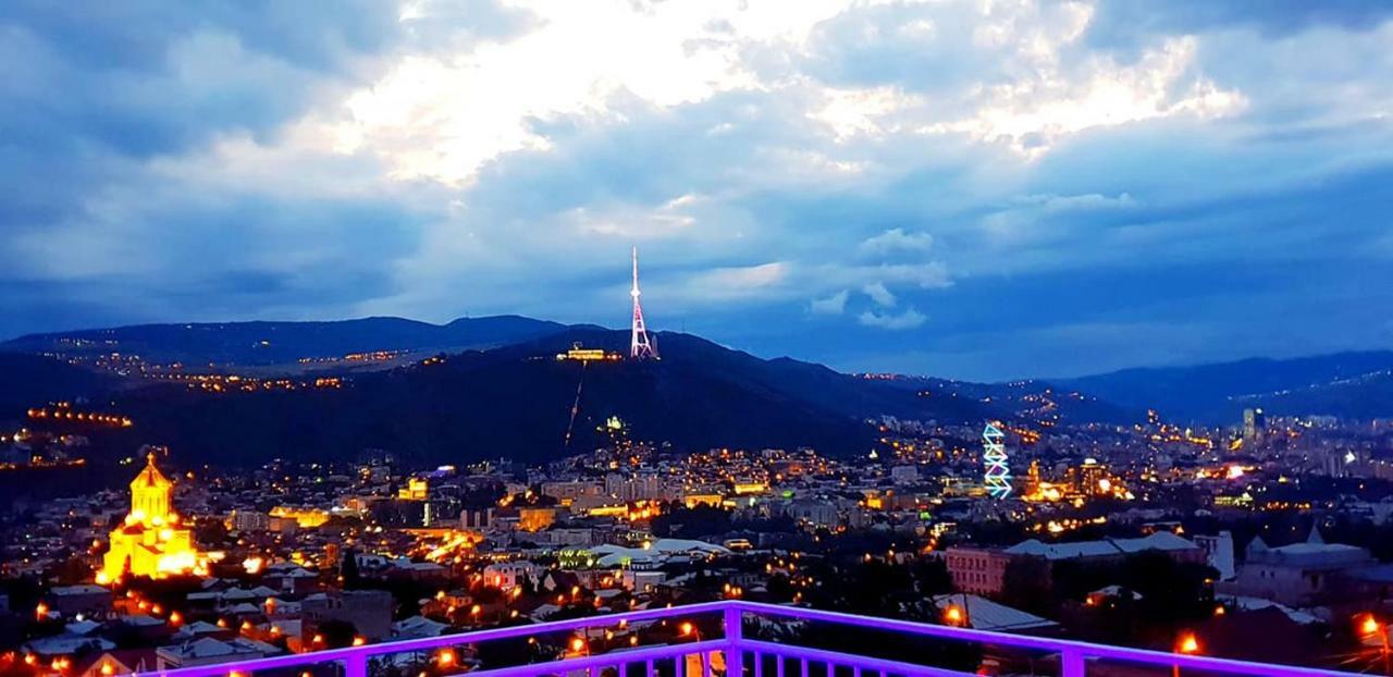 Upstairs Hotel Tbilisi ภายนอก รูปภาพ